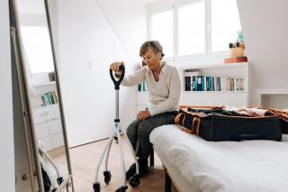 Aide à domicile : emploi direct ou service agréé ?