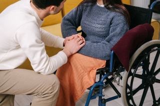 Aide aux personnes handicapées à domicile : bien choisir